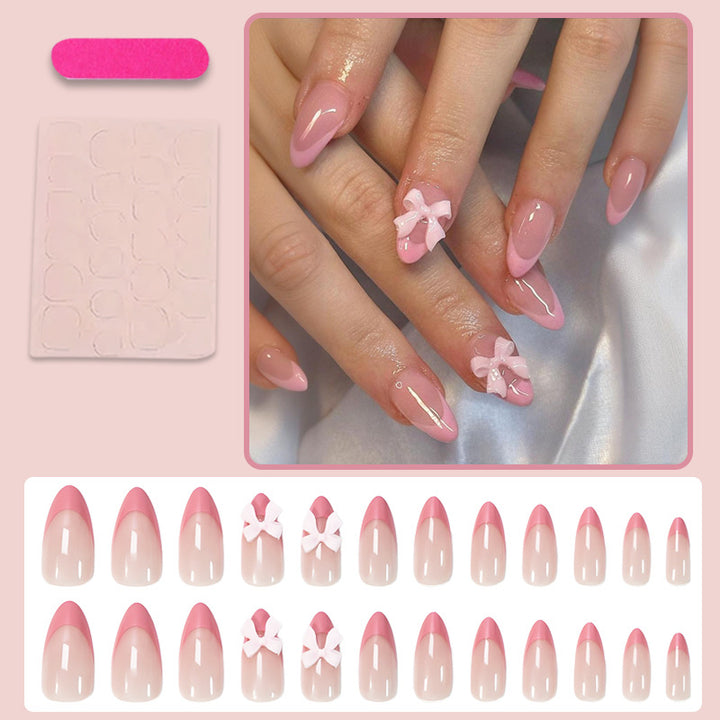 Kunstnagelset mit hochwertigen Designs und eleganten Verzierungen Karnz