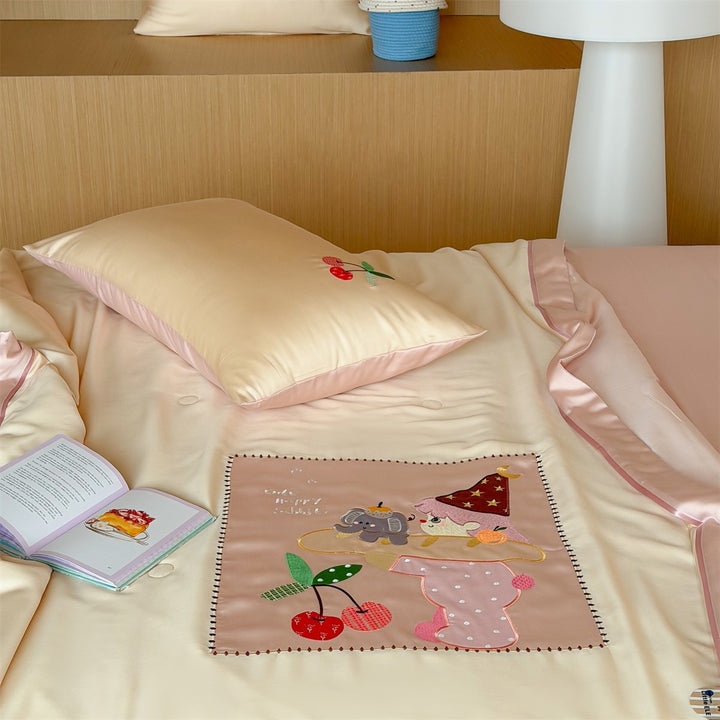Kinder-Bettwäscheset mit applizierten Tierfiguren, satinierter Hülle und gesteppter Decke