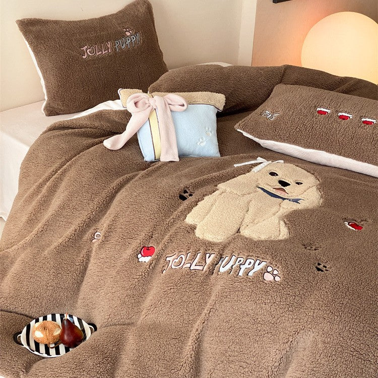 Plüsch-Bettwäsche-Set mit Sherpa-Finish, gesteppter Kuscheldecke und besticktem Welpenmotiv Karnz
