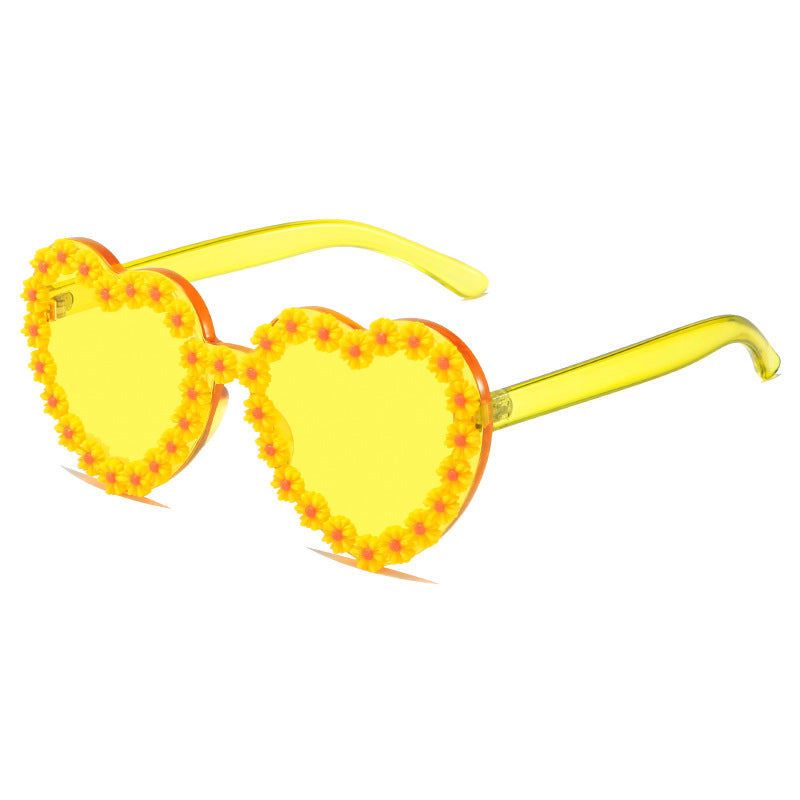 Damen Liebesförmige Sonnenbrille mit floralen Verzierungen Karnz