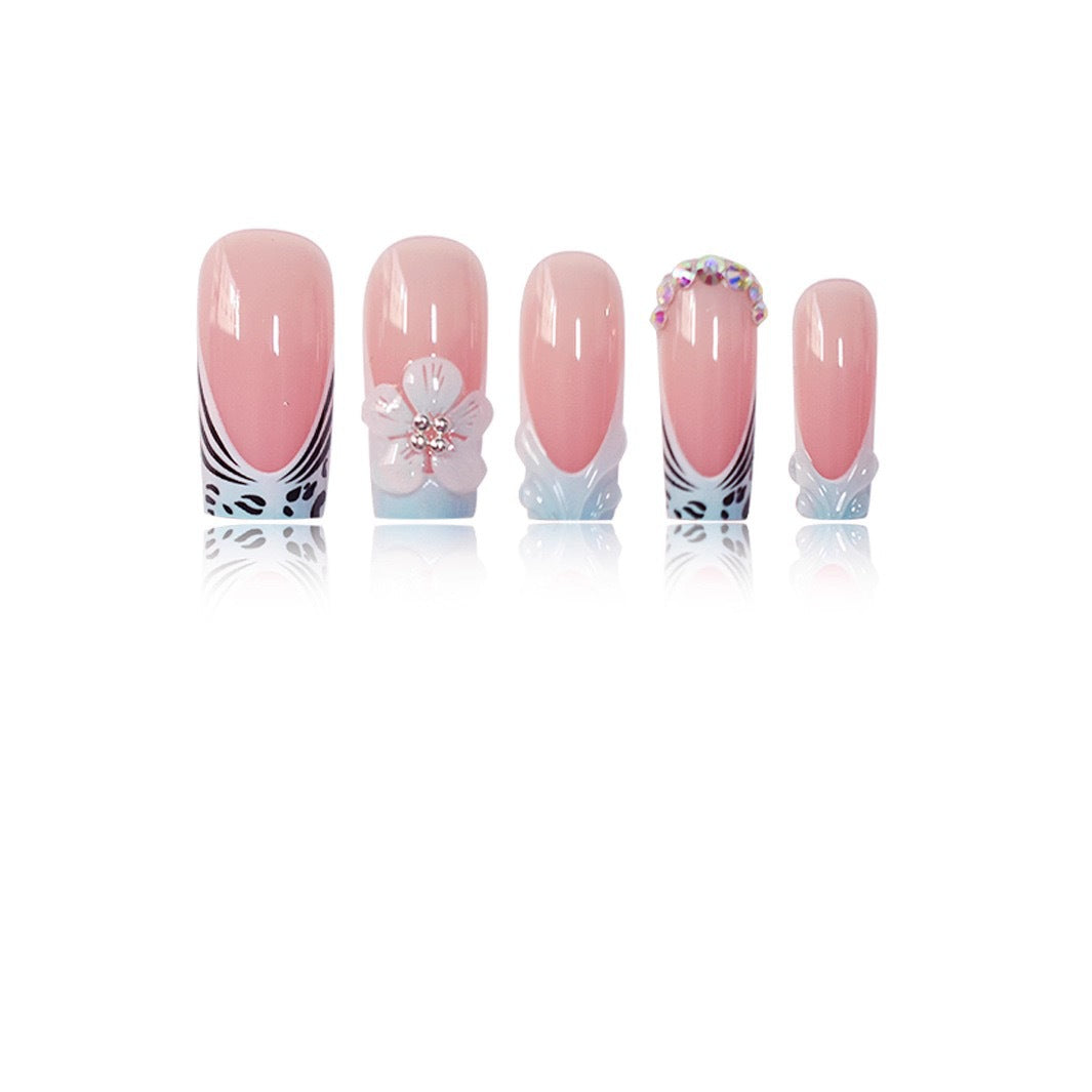 Dekoratives Floral Press-On Nagelkunst Set Karnz