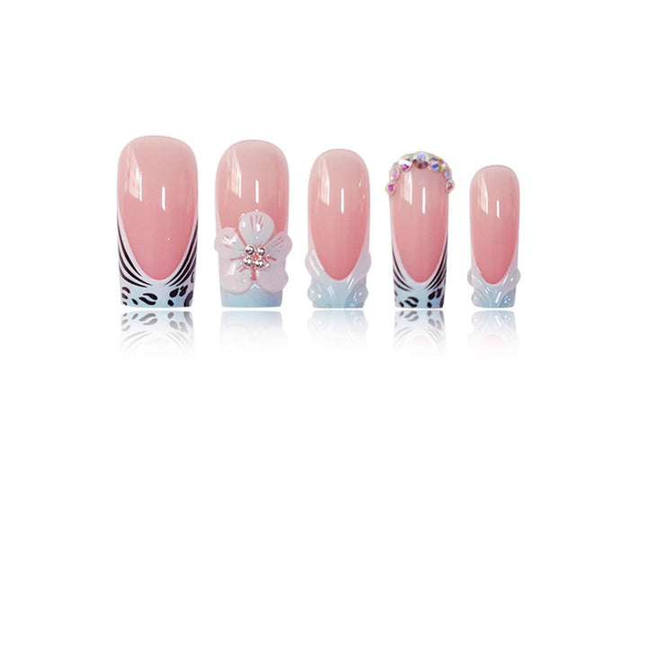 Dekoratives Floral Press-On Nagelkunst Set Karnz