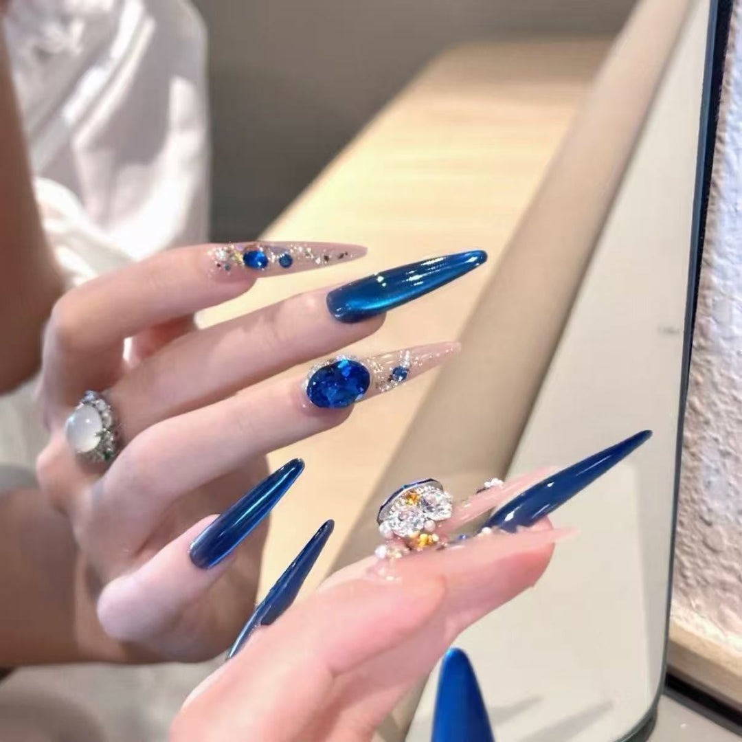 Glamouröse Stiletto Nagelkunst