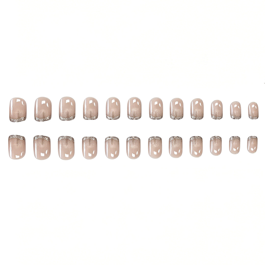 Elegante French Tip Nagelkunst Karnz