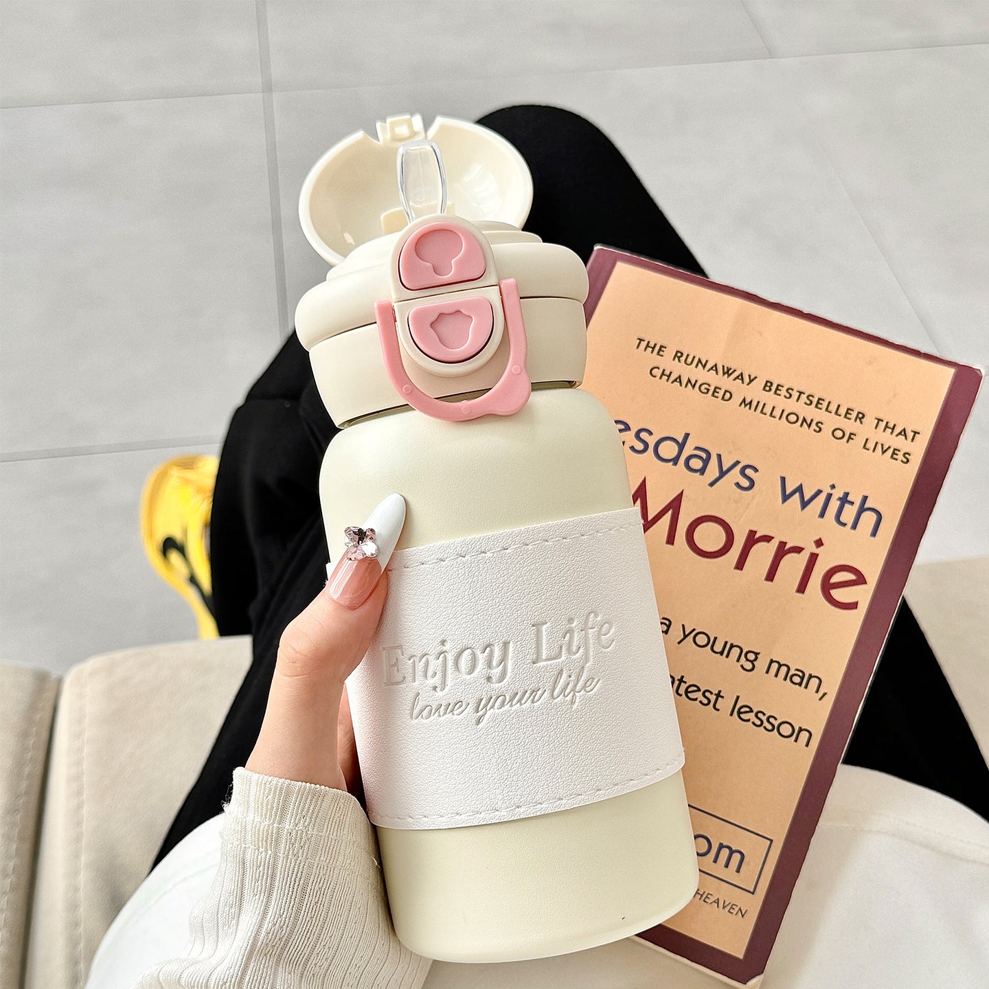 Damen isolierte Edelstahl Trinkflasche mit praktischem Ausgießer und stylischem Design Karnz