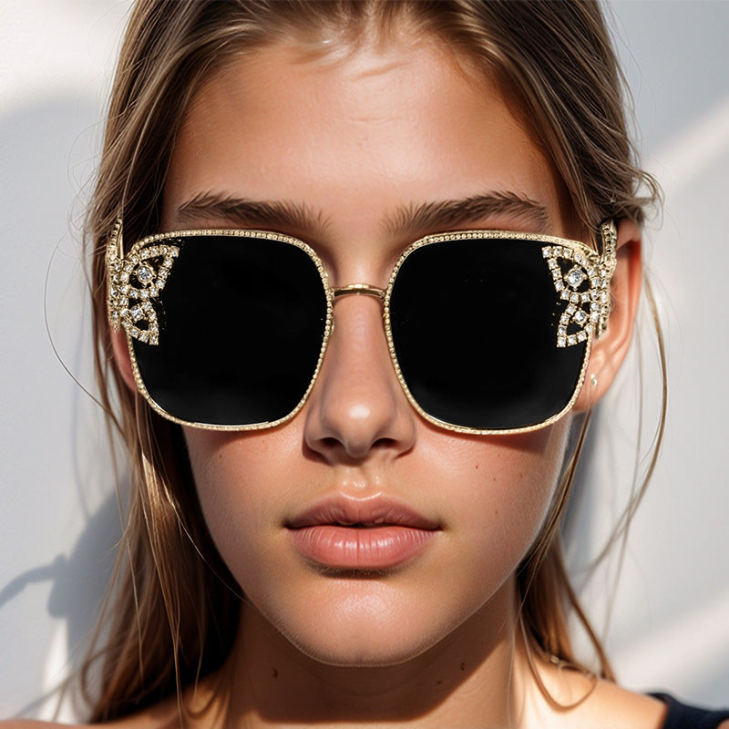 Damen extravagante Brille mit funkelnden Akzenten Karnz
