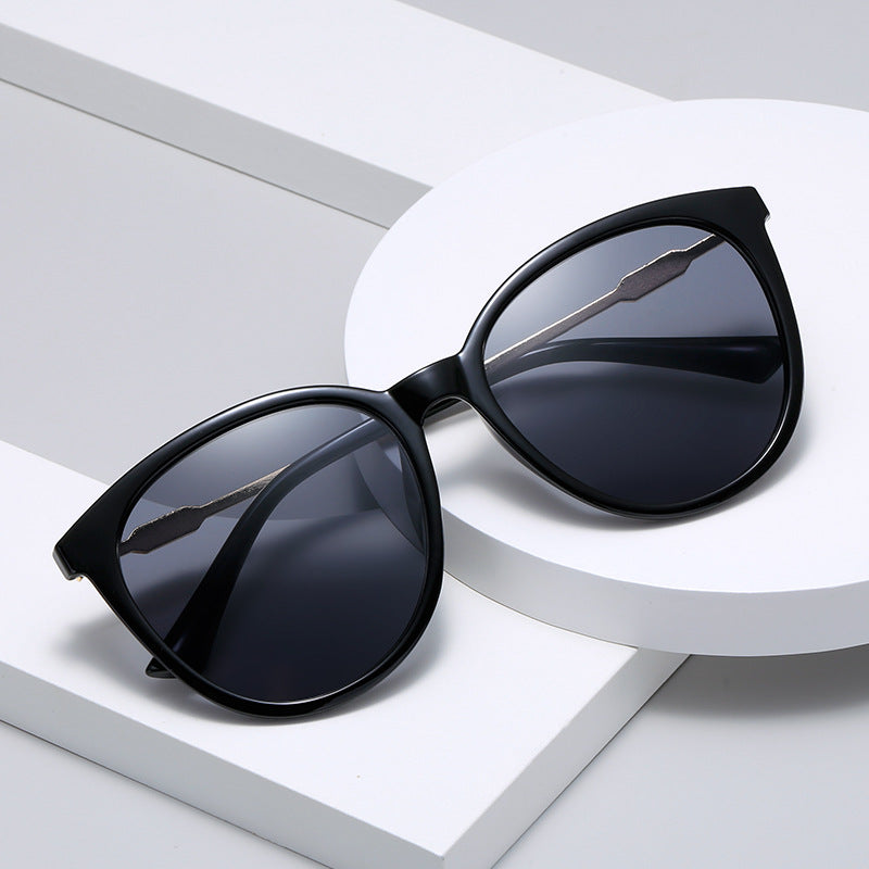 Damen Modische Cat-Eye Sonnenbrille mit verspiegelten Gläsern Karnz