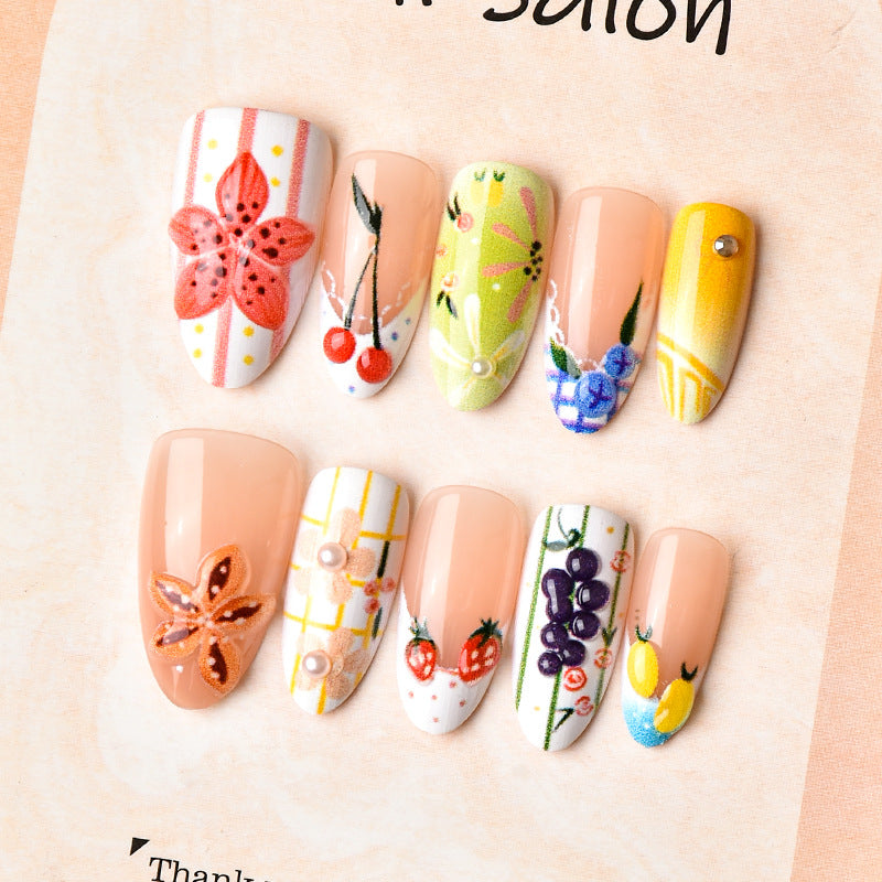 Dekoratives Press-On Nail Art Set mit floralen und obstigen Designs Karnz