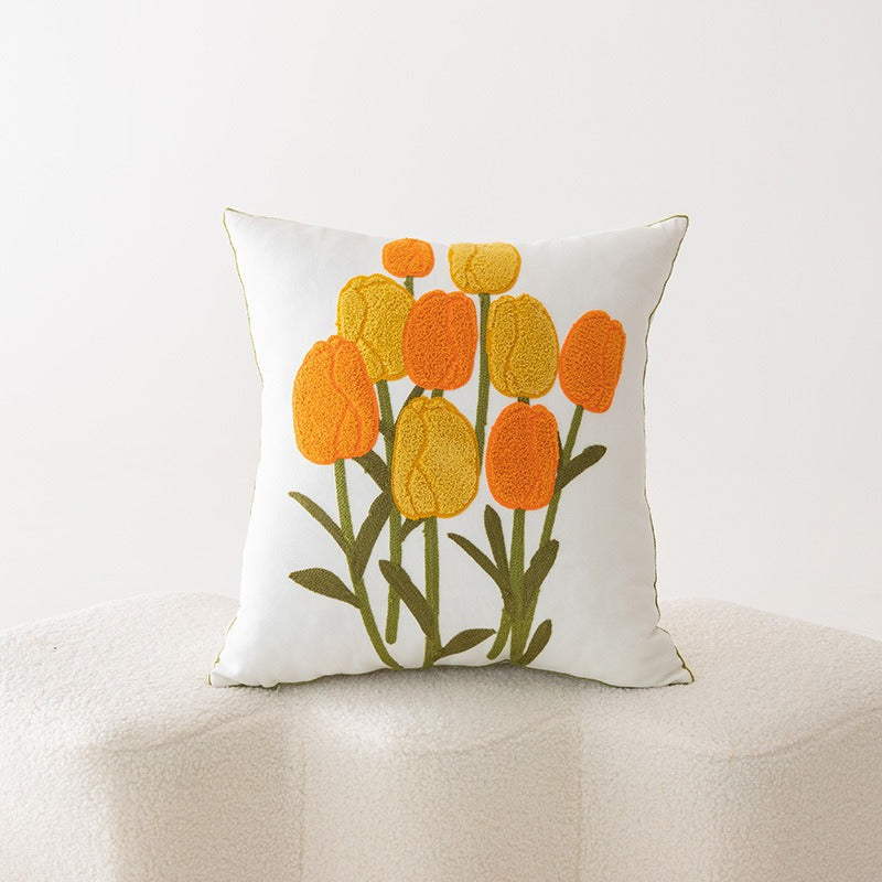 Blumengesticktes Kissen