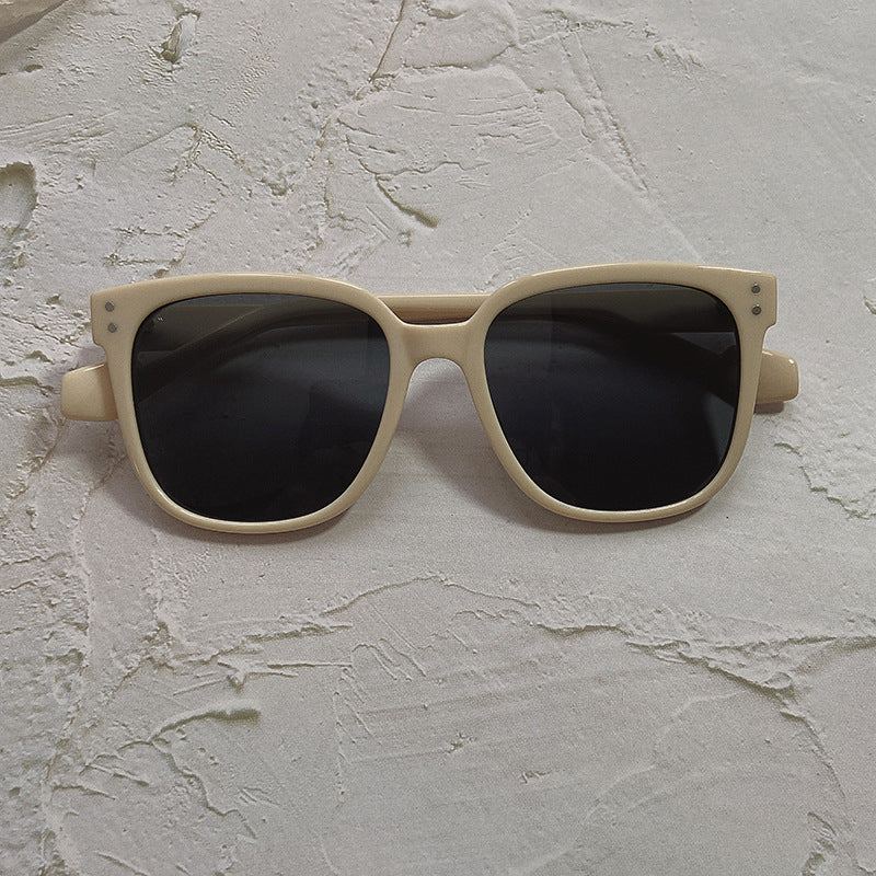 Modische Oversized Sonnenbrille Im Zeitgenössischen Design Karnz