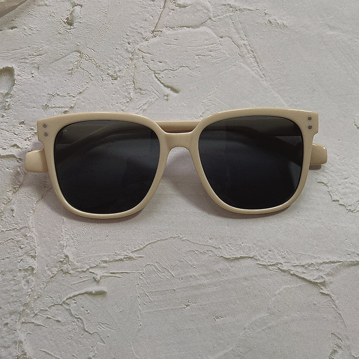 Modische Oversized Sonnenbrille Im Zeitgenössischen Design Karnz