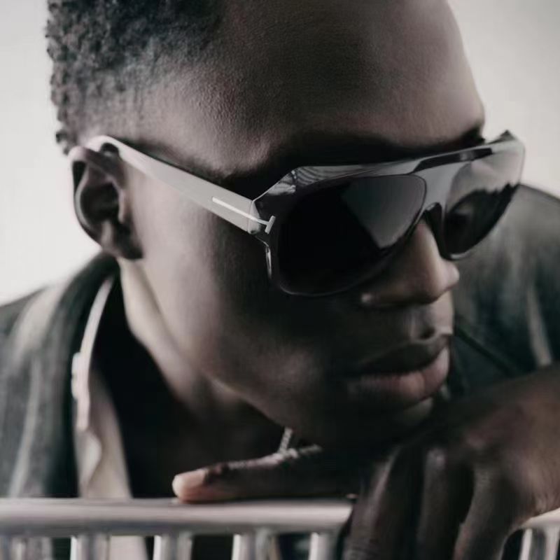 Damen modische Sonnenbrille mit markanter Geometrie und braunen Gläsern Karnz