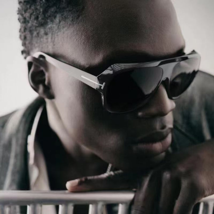 Damen modische Sonnenbrille mit markanter Geometrie und braunen Gläsern Karnz