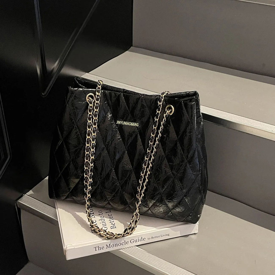 Gepolsterte Handtasche mit Kettengriff Karnz