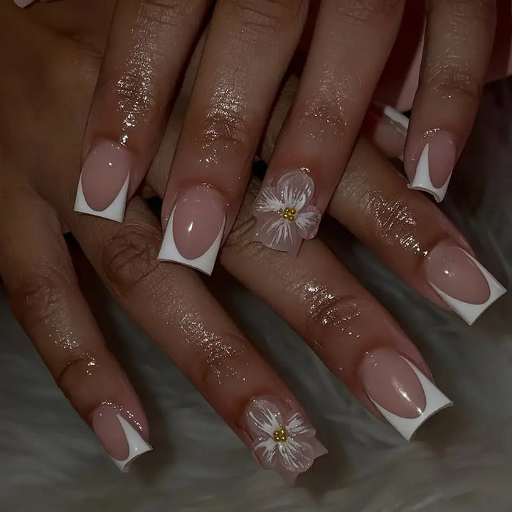 Florale Eleganz Press-On Nagelkunst Karnz