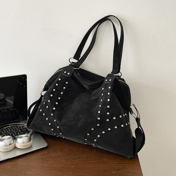 Dekorative Nieten Hobo-Tasche