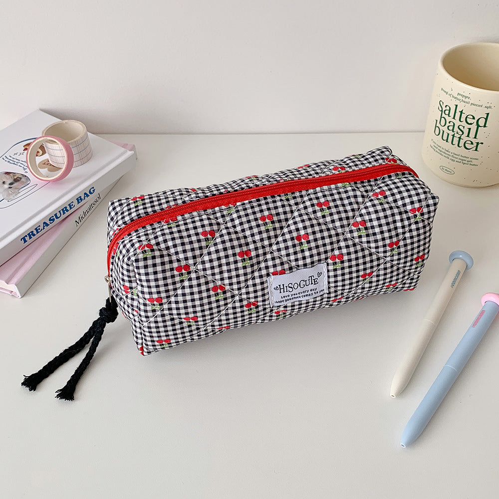 Quilted Cherry Print Stiftetui Karnz