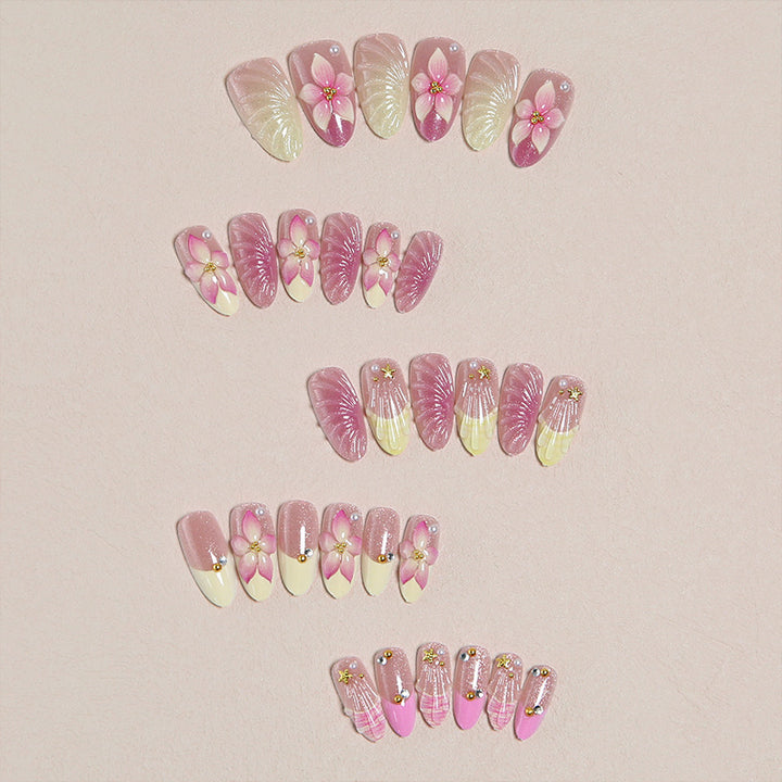Kunstnagelset mit floralen 3D-Verzierungen Karnz