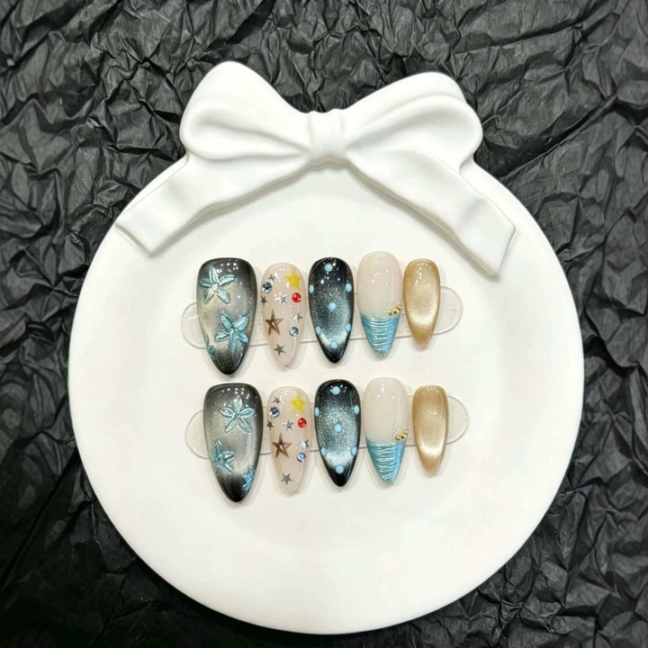 Künstlerisches Nagelkunst-Set mit Design des Sternenhimmels
