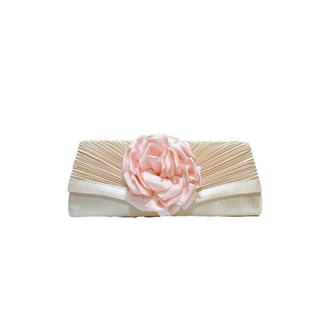 Blumenverzierte Abendtasche