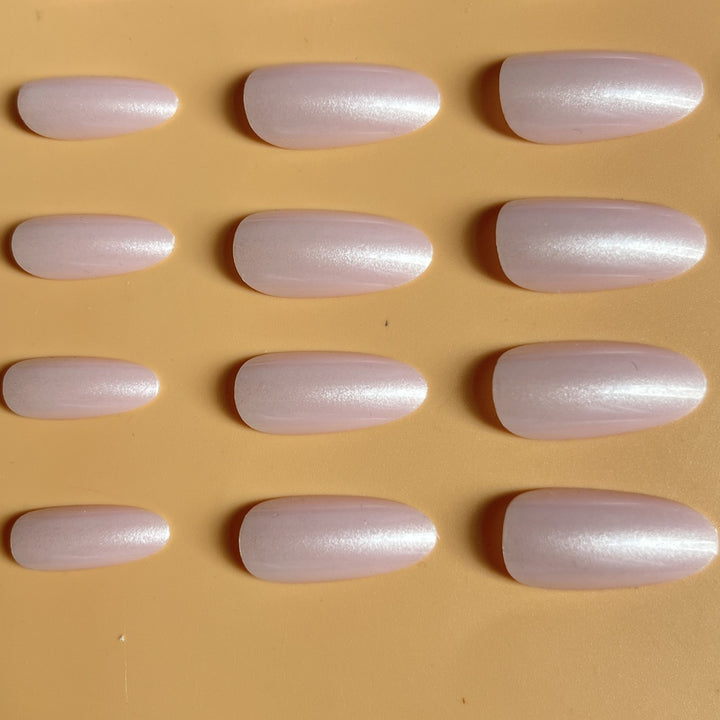 Elegante Mandelgeformte Press-On Nagelerweiterungen Karnz