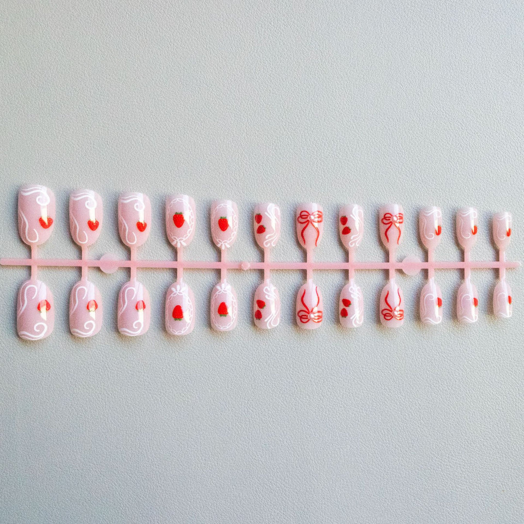 Künstlerisches Erdbeer-Nagelkunst-Set