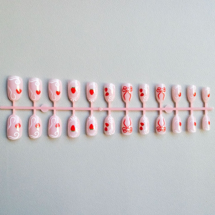 Künstlerisches Erdbeer-Nagelkunst-Set