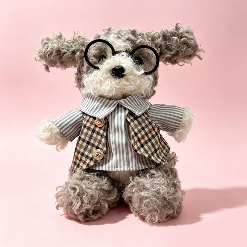 Locken-Fell Sitzender Welpen Plüsch mit runden Brillen & kariertem 'LIEBE' Bandana Karnz