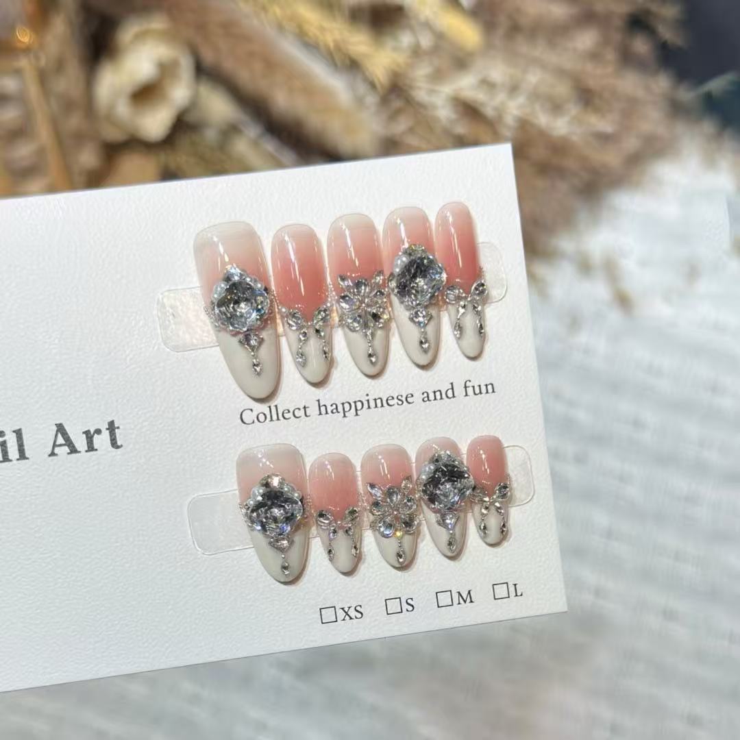 Dekoratives Strass-verziertes Nagelkunstset