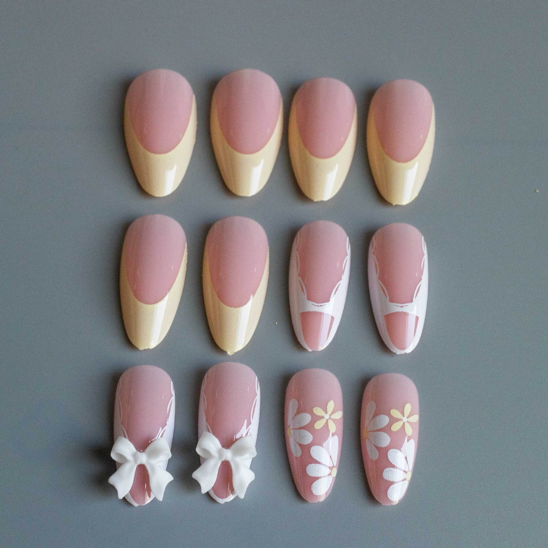 Dekoratives Blumennagelkunst-Designset