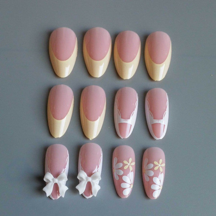Dekoratives Blumennagelkunst-Designset