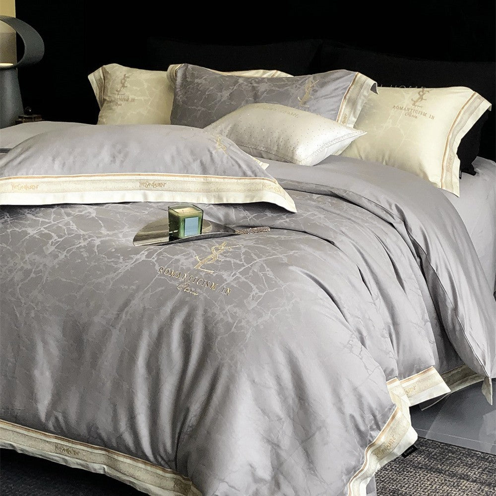 Luxuriöses Satin-Bettwäsche-Set mit dezenter Marmorstruktur und goldener Stickbordüre