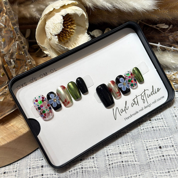 Künstlerisches, floral inspiriertes Press-On-Nagel-Set Karnz