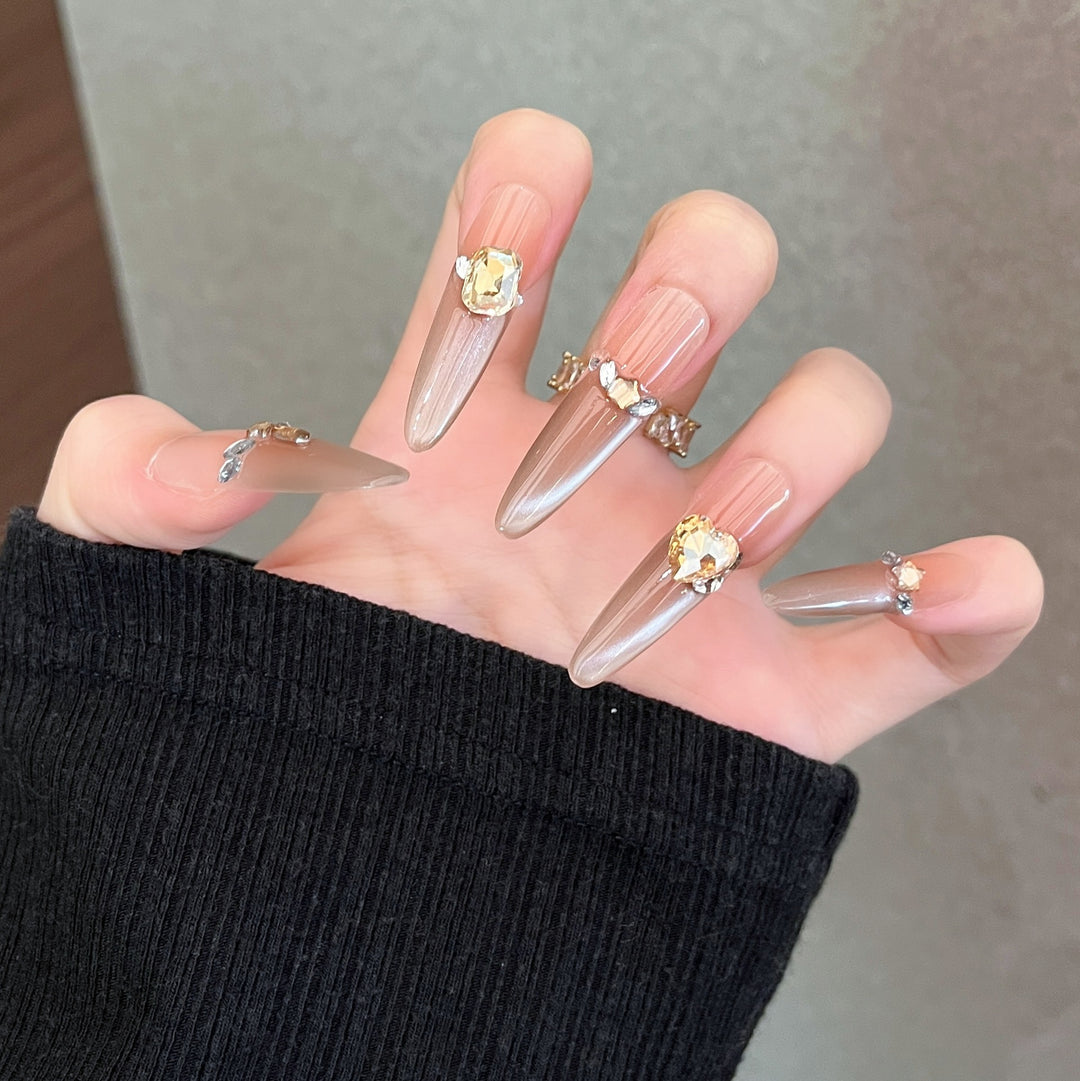 Elegante mandelförmige Press-On-Nagelerweiterungen Karnz