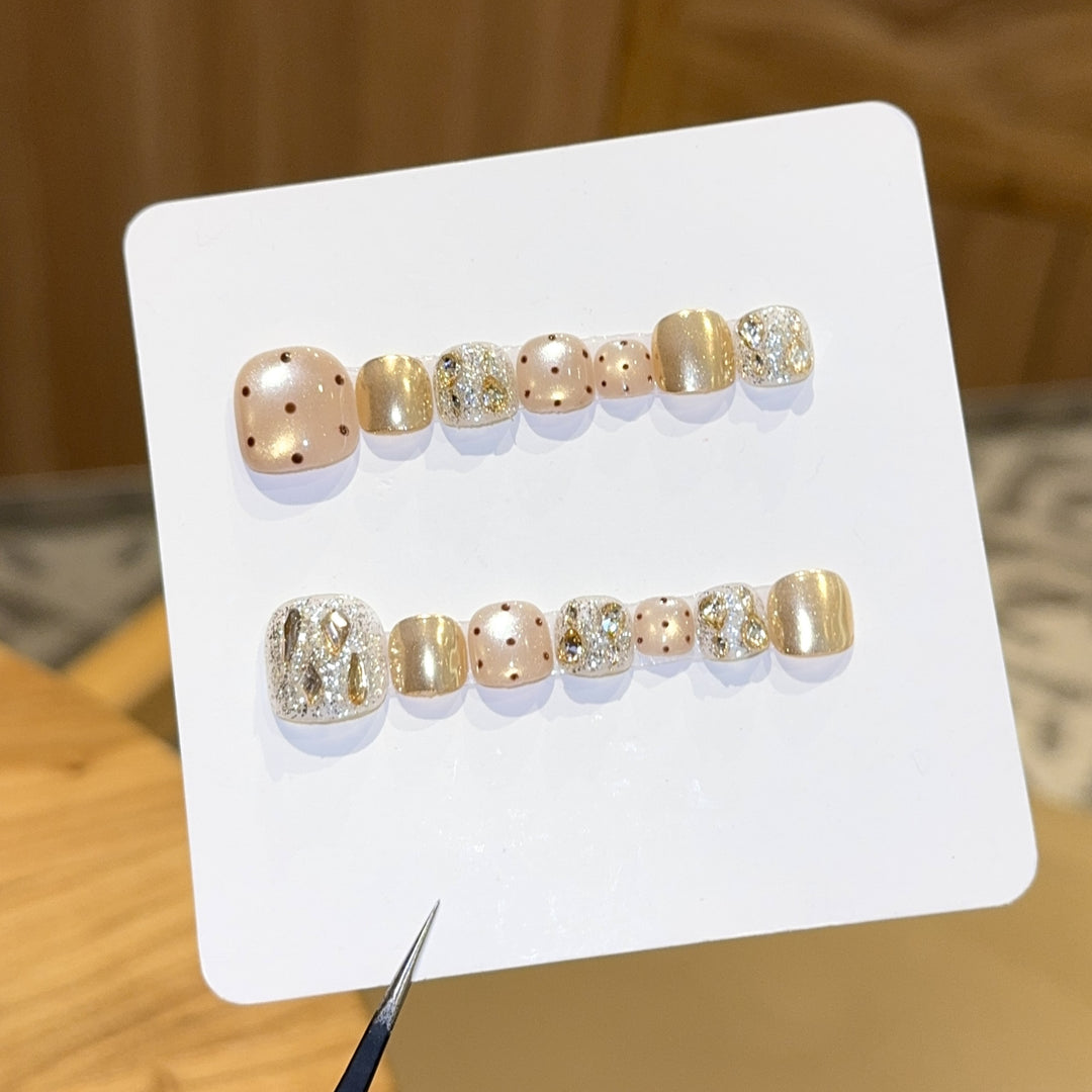 Glitzernde Nagelspitzen Karnz