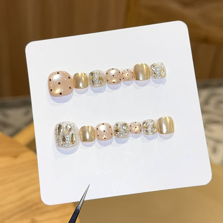 Glitzernde Nagelspitzen Karnz