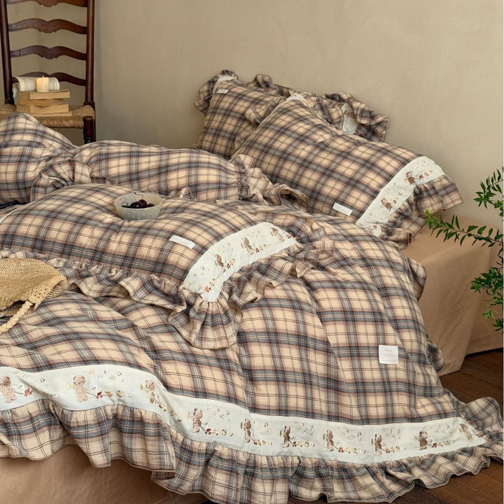 Bettwäsche-Set im Landhausstil aus Baumwoll-Perkal mit Rüschen-Volant und Spitzenbordüre