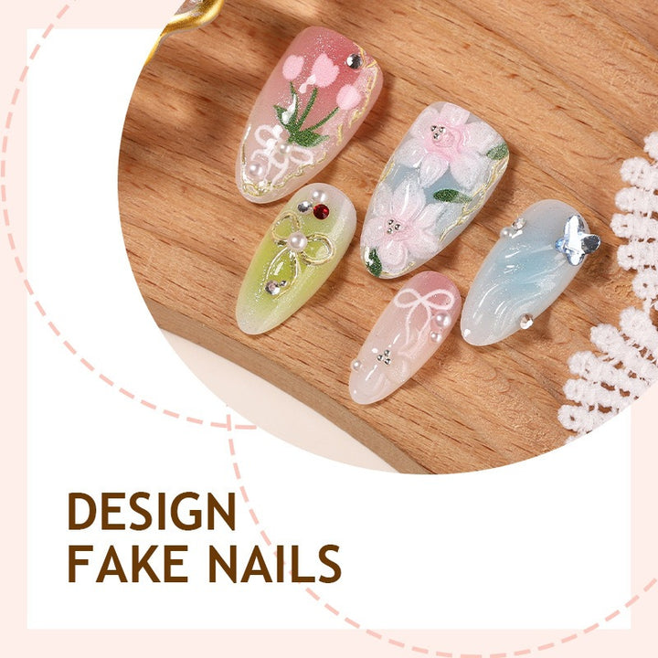 Kunstnagelset mit floralen Motiven und Glitzerakzenten Karnz