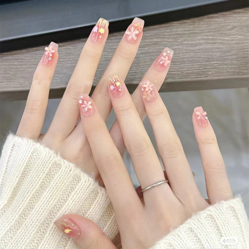 Glamouröse Kunstfingernägel mit Zarten Blüten- und Glitzereffekten Karnz