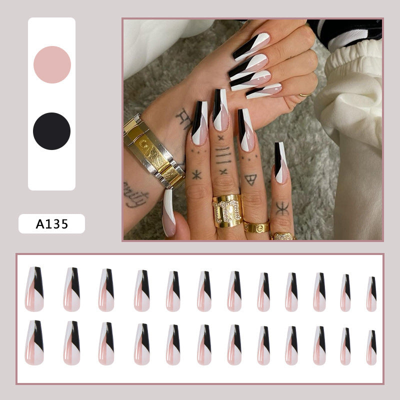 Kunstnagelset mit modernen geometrischen Designs Karnz