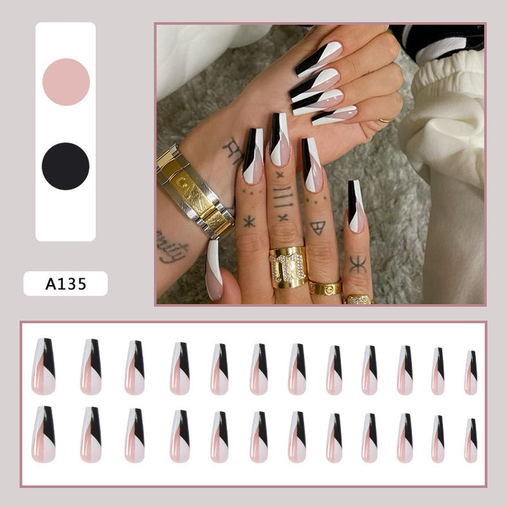Kunstnagelset mit modernen geometrischen Designs Karnz