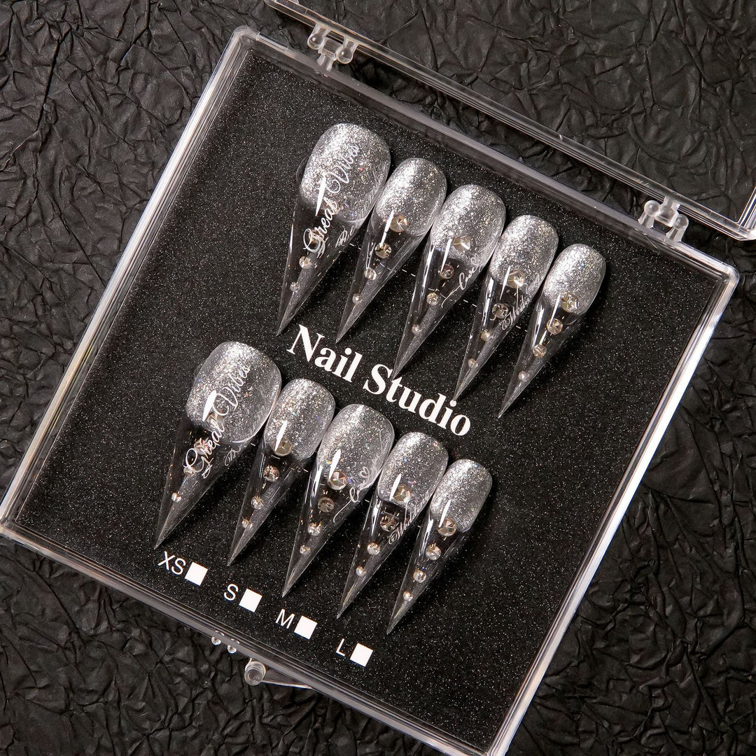 Glamouröse Stiletto Press-On Nagel Set mit Edelsteinakzenten  1791254959