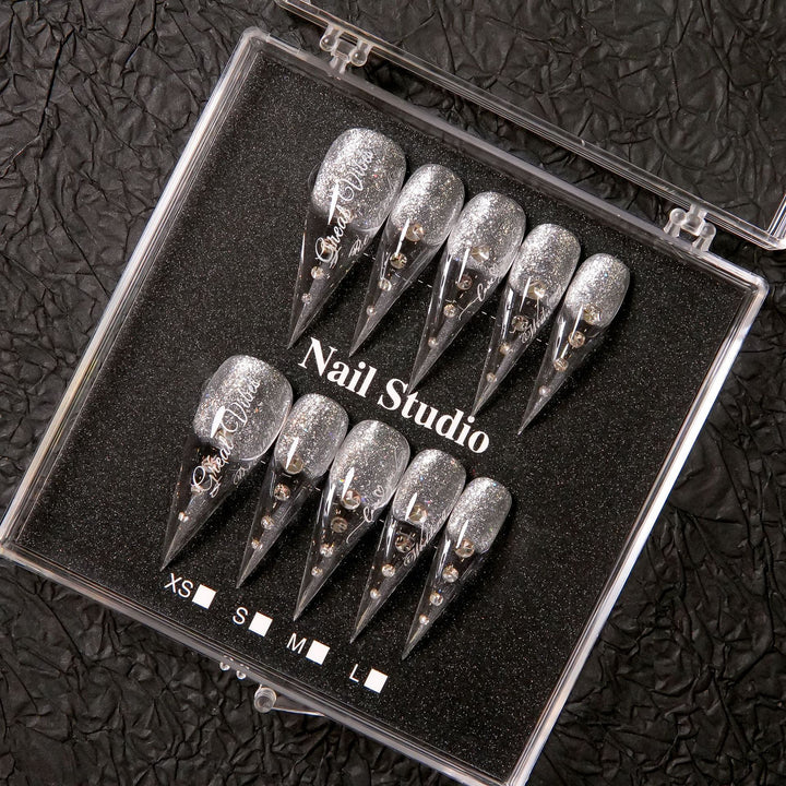 Glamouröse Stiletto Press-On Nagel Set mit Edelsteinakzenten  1791254959