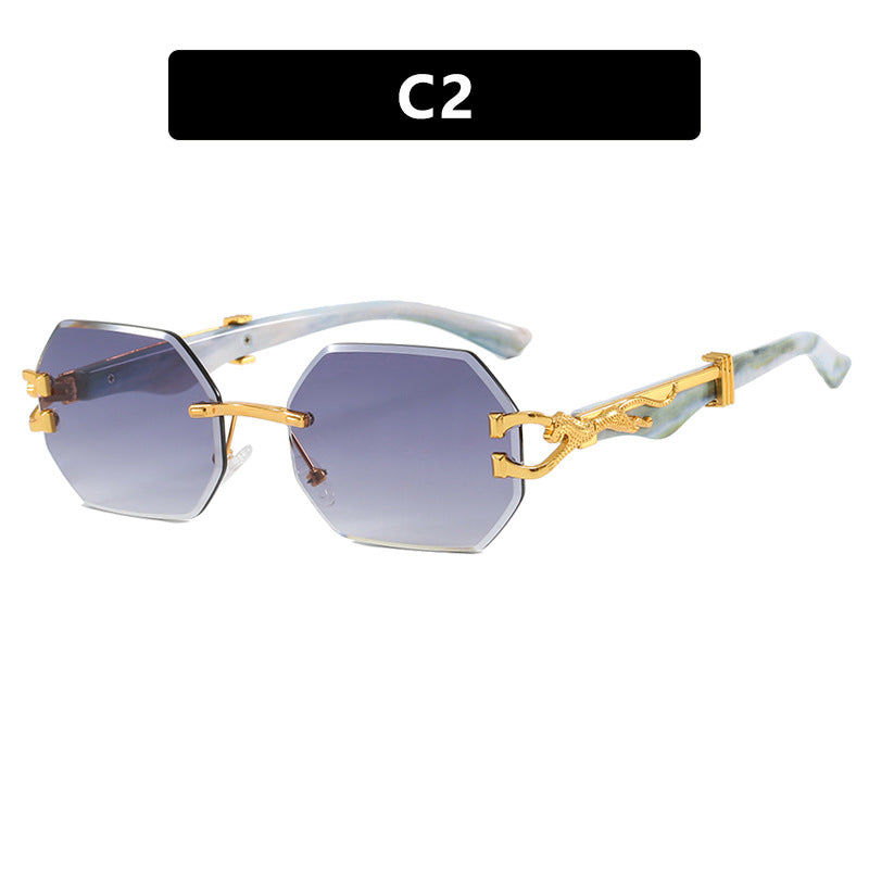 Damen modische Sonnenbrille mit extravagantem achteckigem Design und goldenen Akzenten Karnz