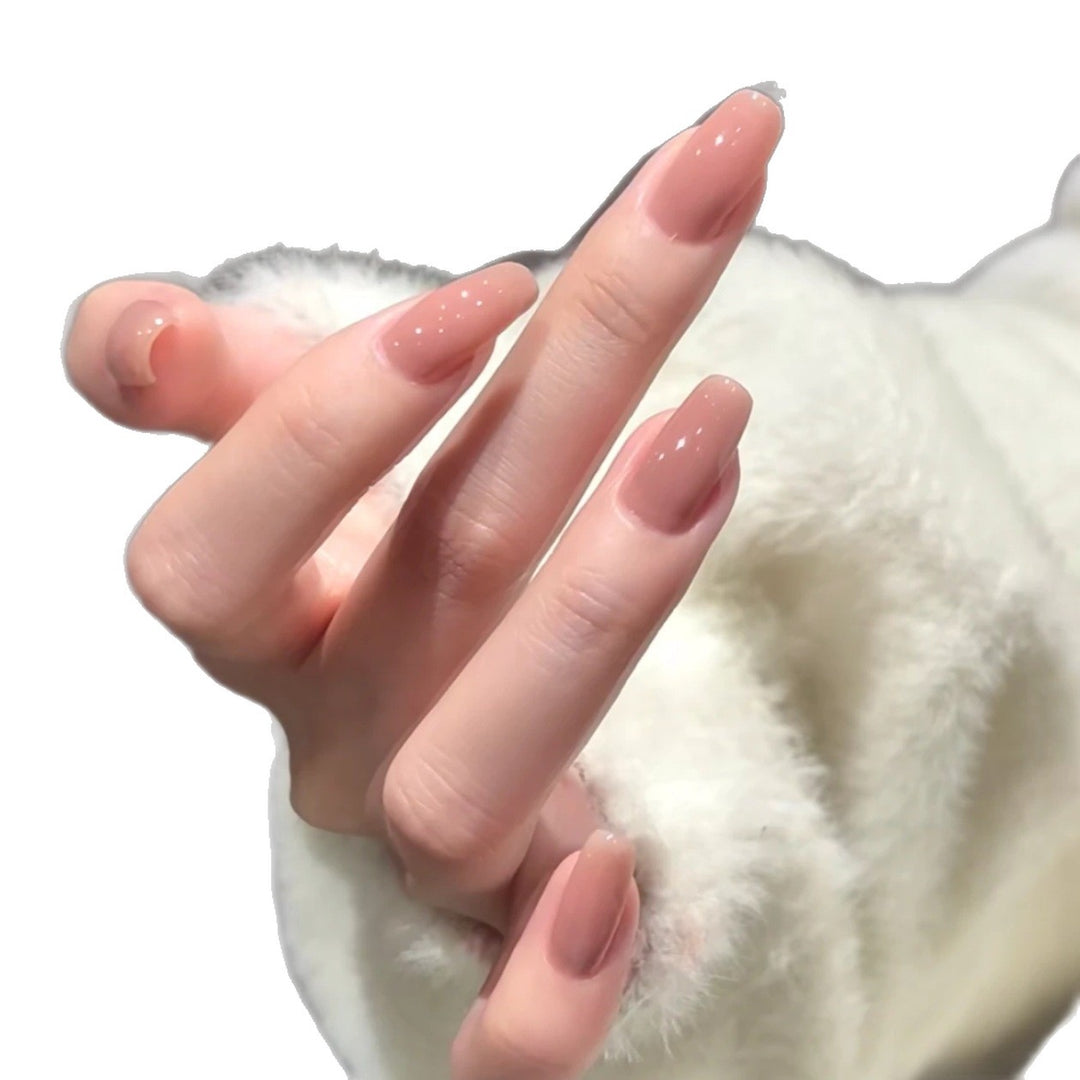 Glänzende mandelförmige Nagelverlängerungen