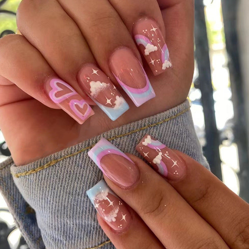 Kreative Nagelkunst mit Herz- und Wolkenmotiv Karnz