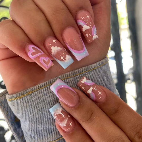 Kreative Nagelkunst mit Herz- und Wolkenmotiv Karnz