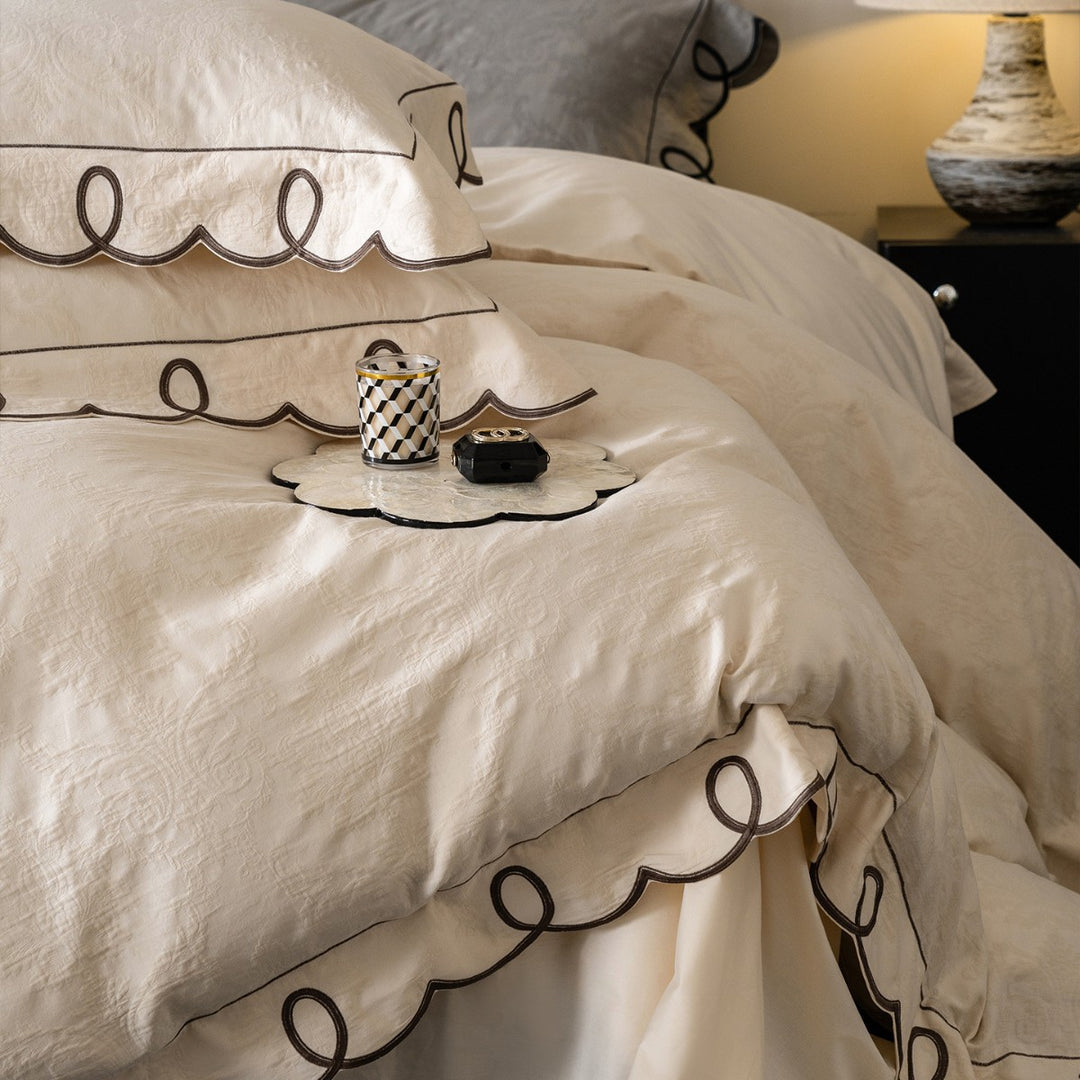 Besticktes Wellen-Loop Jacquard Bettbezug-Set mit passenden Kissenbezügen