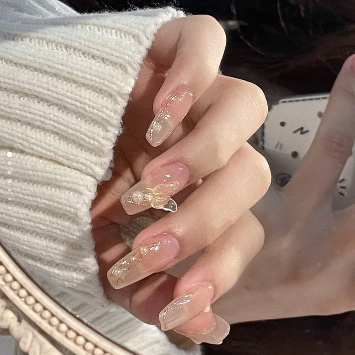 Elegante dekorative Nagelkunstverlängerungen