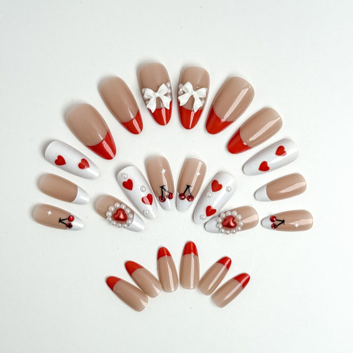 Kreative Nagelkunst mit Herz-und Kirschmotiven Karnz